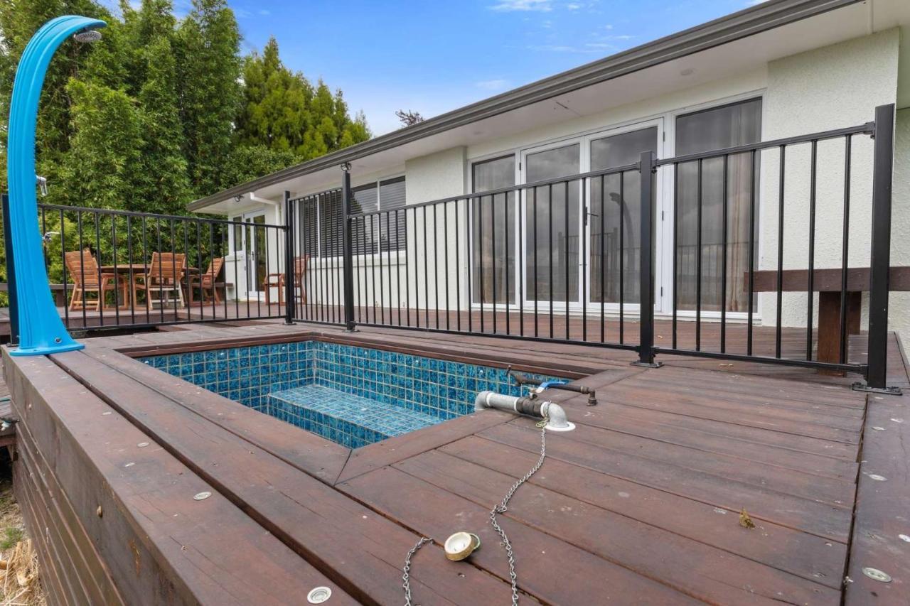 Lakefront Getaway In Rotorua Exterior foto
